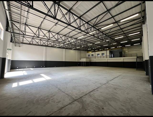 680M² WAREHOUSE TO LET IN LASER PARK